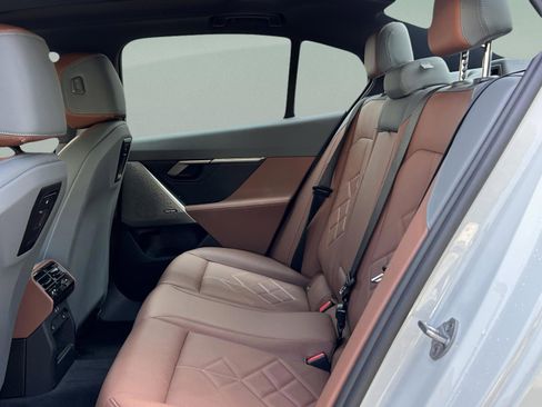 Used 2025 BMW i5 xDrive40 w/ Premium Package image 24