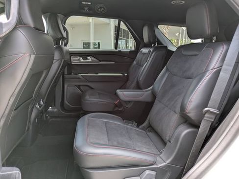 Used 2025 Ford Explorer ST AWD/4WD image 16