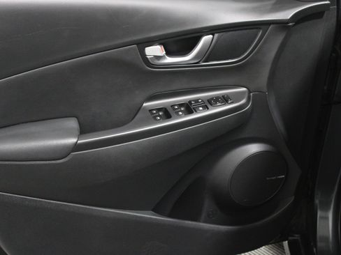 Used 2022 Hyundai Kona Limited image 3