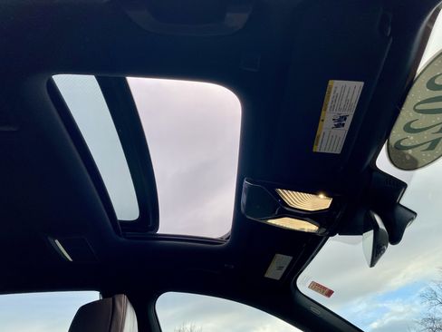 Used 2022 BMW 750i xDrive w/ Luxury Rear Seating Package image 17