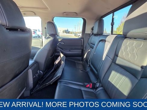 Used 2022 Nissan Frontier SV w/ SV Premium Package image 13