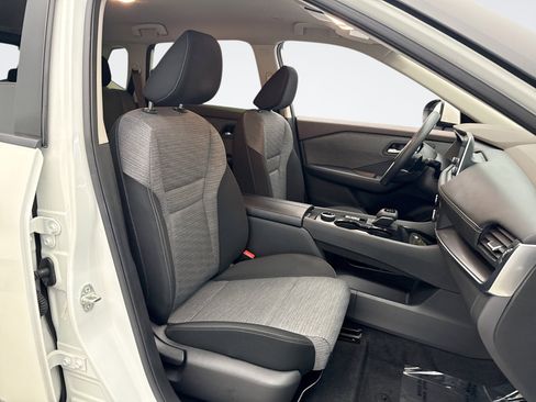 Used 2023 Nissan Rogue SV image 16