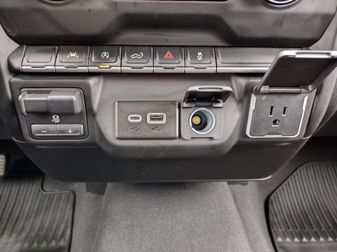 Used 2024 Chevrolet Silverado 1500 Custom AWD/4WD image 27
