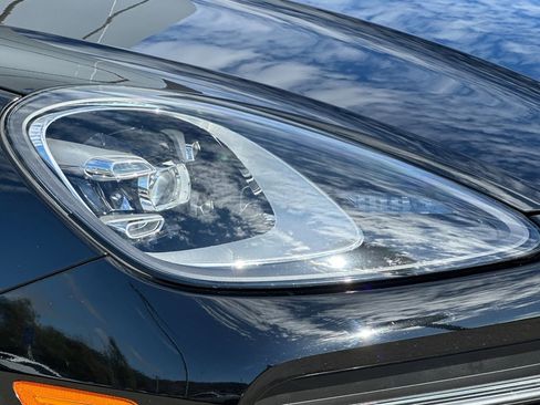 Used 2021 Porsche Cayenne Coupe image 37