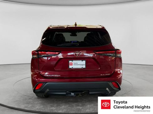 Used 2023 Toyota Highlander XLE AWD/4WD image 6