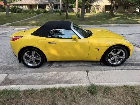 Used 2007 Pontiac Solstice Convertible w/ Premium Package RWD image 6