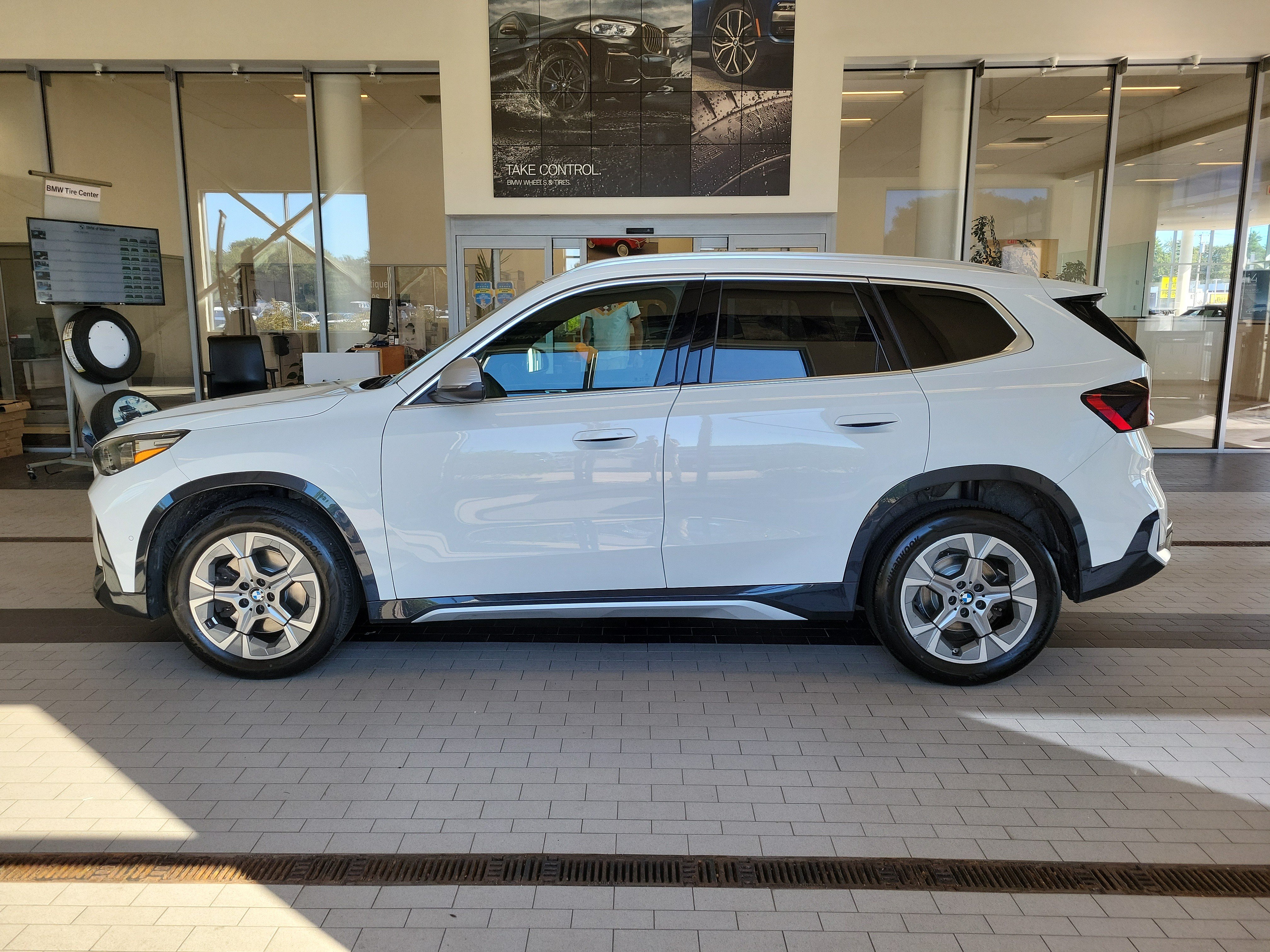 Used 2024 BMW X1 xDrive28i w/ Convenience Package AWD/4WD image 8