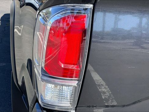 Used 2022 Toyota Tacoma TRD Off-Road w/ TRD Premium Off Road Package image 28