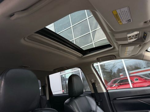 Used 2020 Mitsubishi Outlander SE image 28