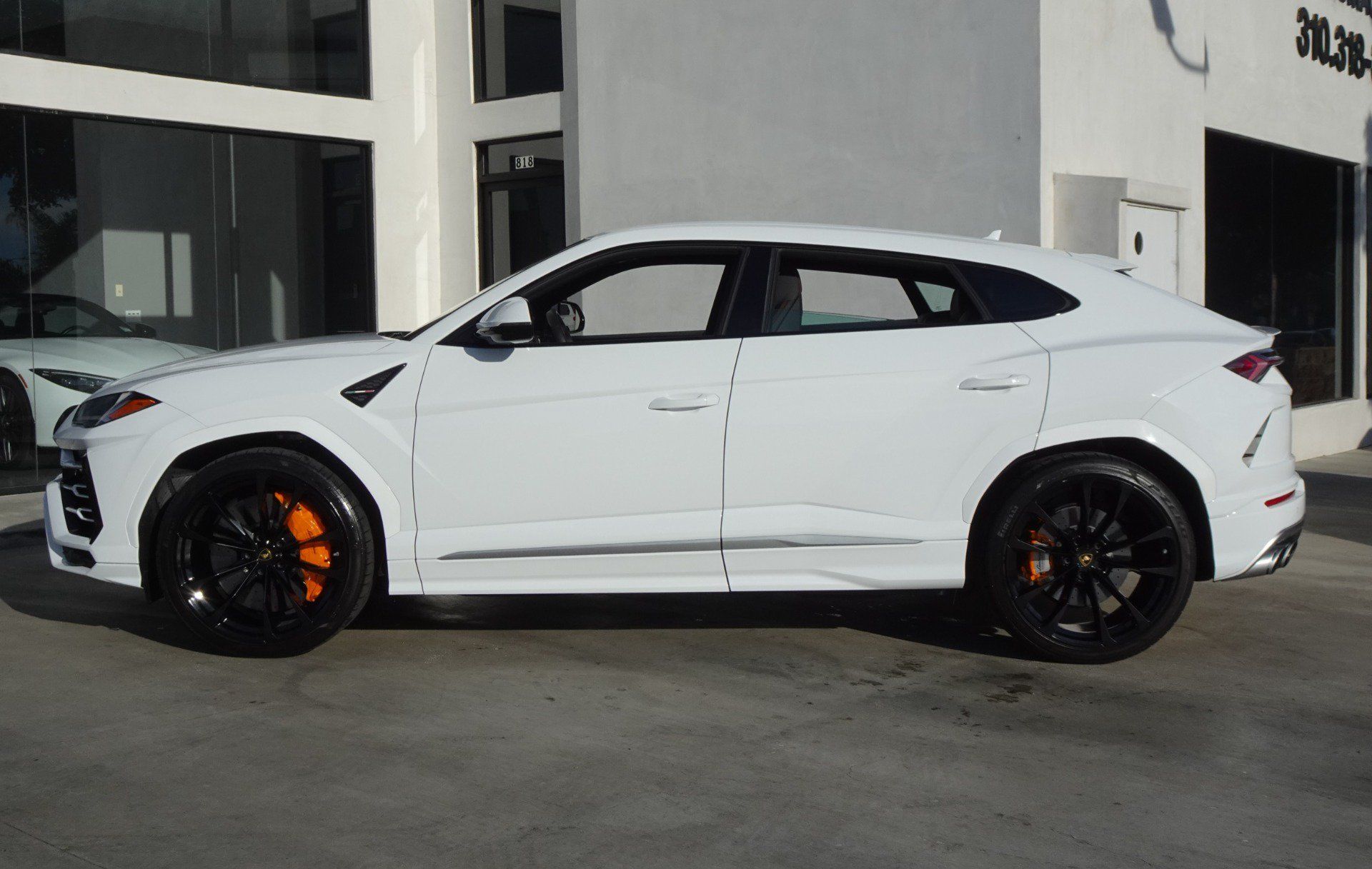 Used 2021 Lamborghini Urus AWD/4WD image 3