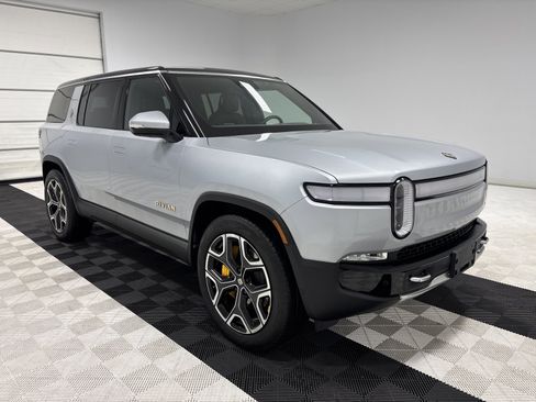 Used 2023 Rivian R1S Launch Edition image 7