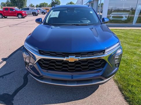 Used 2024 Chevrolet Trax LT w/ Driver Confidence Package FWD image 3