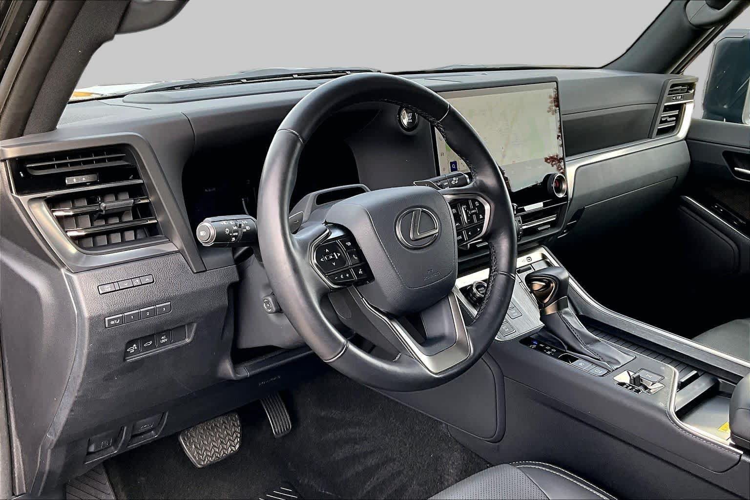 Used 2024 Lexus GX 550 w/ Accessory Package (Z1) AWD/4WD image 16