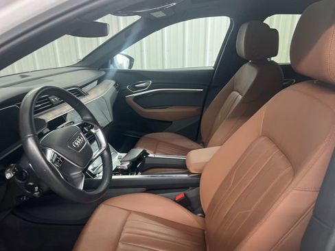 Used 2021 Audi e-tron Premium Plus w/ Premium Plus Package image 12
