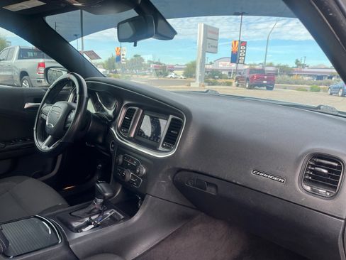 Used 2017 Dodge Charger SE w/ Blacktop Package image 19