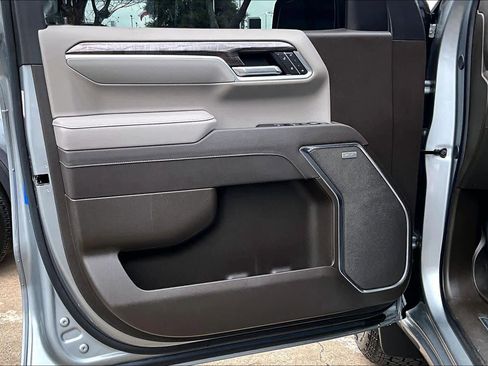 Used 2025 Chevrolet Silverado 1500 LTZ image 21