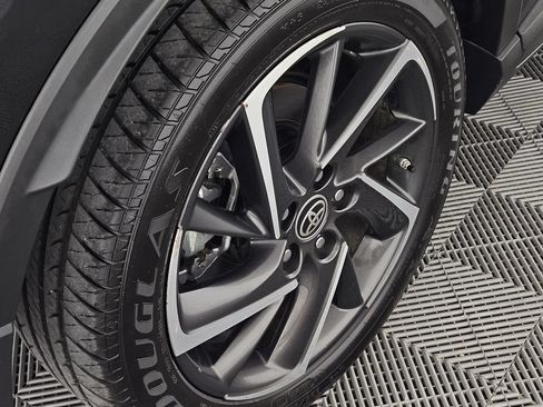 Used 2020 Toyota C-HR Limited FWD image 5
