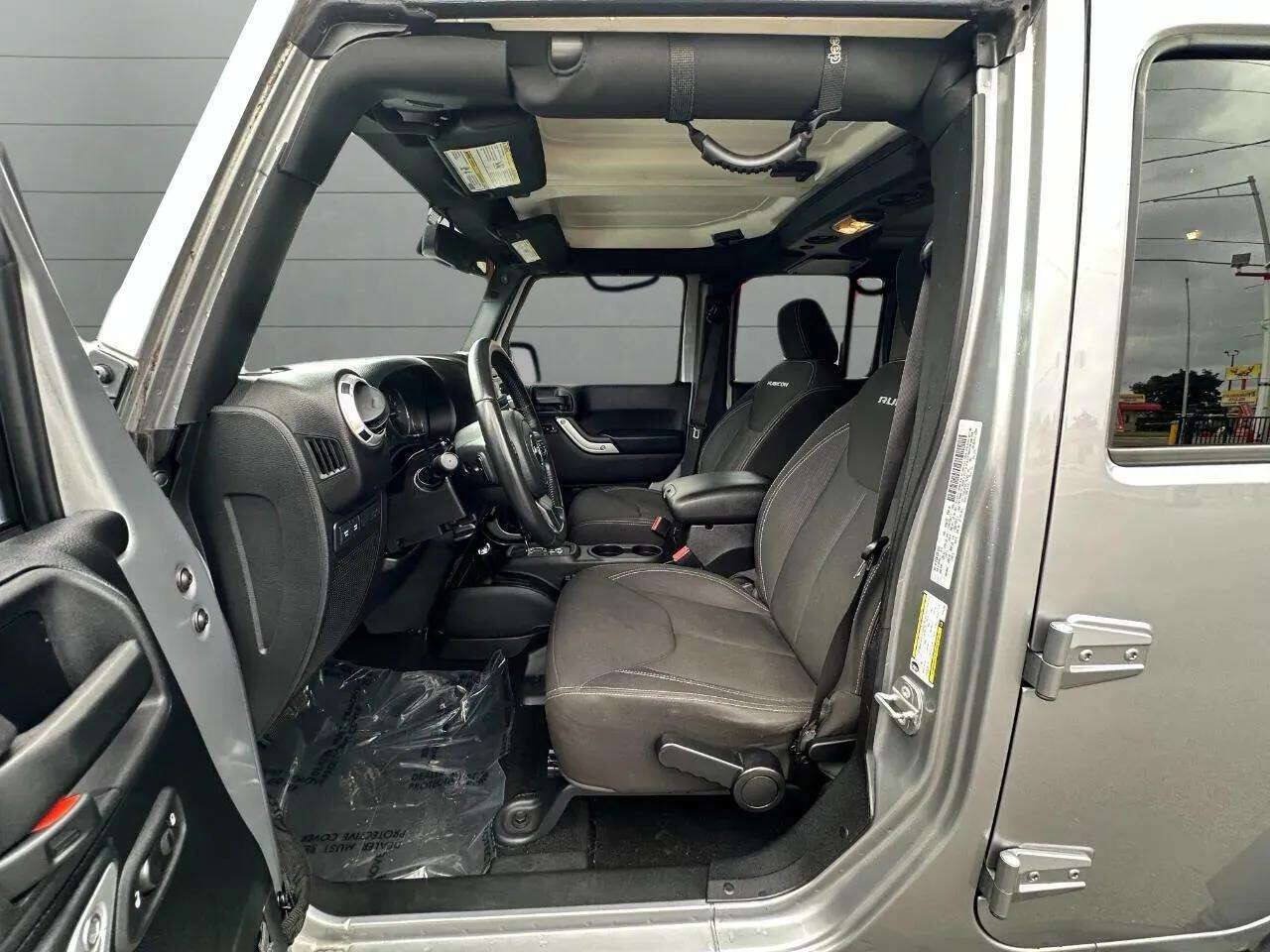 Used 2015 Jeep Wrangler Unlimited Rubicon w/ Dual Top Group AWD/4WD image 20