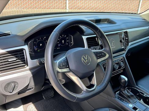 Certified 2023 Volkswagen Atlas SE w/ Panoramic Sunroof Package FWD image 14