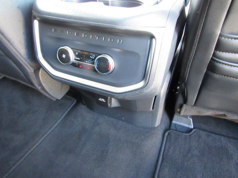 Used 2025 Ford Expedition Platinum AWD/4WD image 38