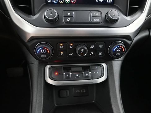Used 2023 GMC Acadia SLE FWD image 17