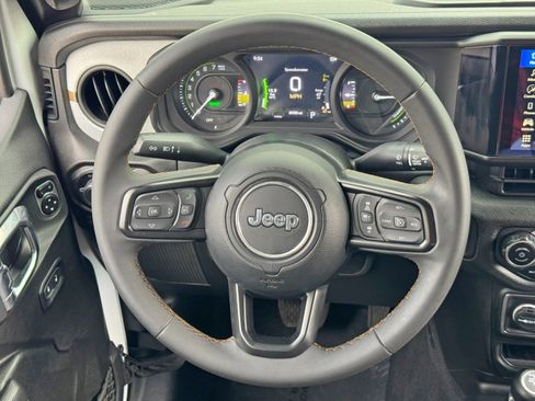 Used 2024 Jeep Wrangler Unlimited AWD/4WD image 19
