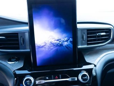 Used 2023 Ford Explorer Platinum w/ Technology Package image 10