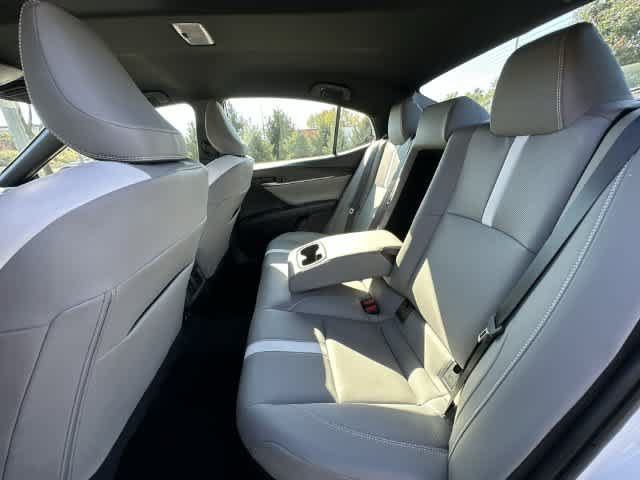 Used 2025 Toyota Camry SE w/ Convenience Package AWD/4WD image 18
