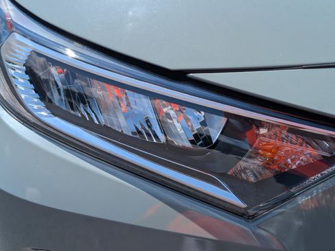 Used 2019 Toyota RAV4 XLE FWD image 4