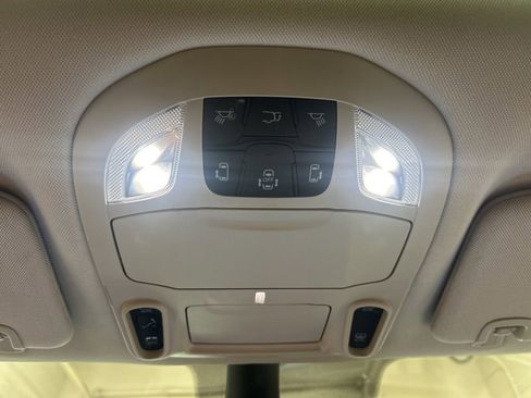 Used 2024 Chrysler Pacifica Limited w/ Uconnect Theater Family Group FWD image 25
