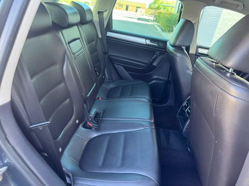 Used 2013 Volkswagen Touareg Sport AWD/4WD image 16