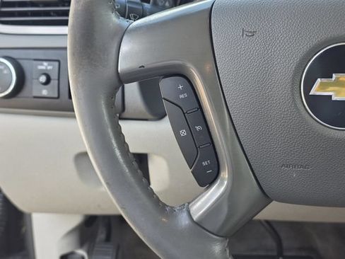 Used 2011 Chevrolet Suburban LT RWD image 26