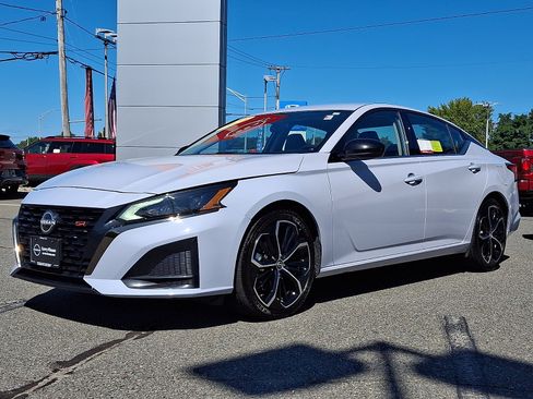 Used 2024 Nissan Altima 2.5 SR FWD image 3