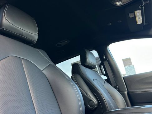 New 2026 Chrysler Pacifica Select FWD image 14
