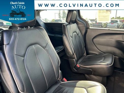 Used 2025 Chrysler Pacifica Limited FWD image 25