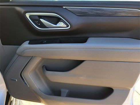 Used 2021 GMC Yukon XL SLT w/ SLT Premium Package image 7