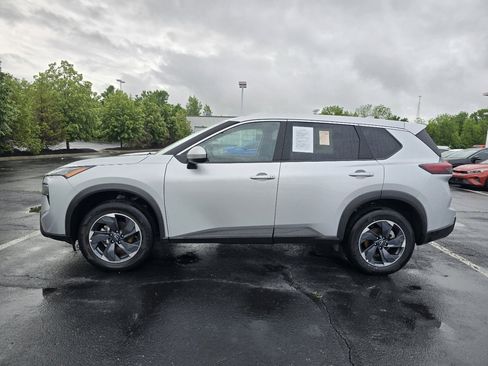 Used 2025 Nissan Rogue SV FWD image 4