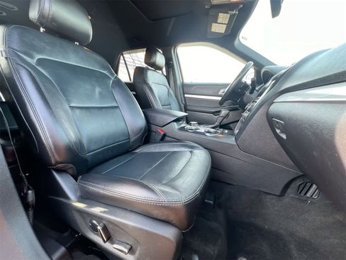 Used 2017 Ford Explorer XLT w/ Equipment Group 202A image 21