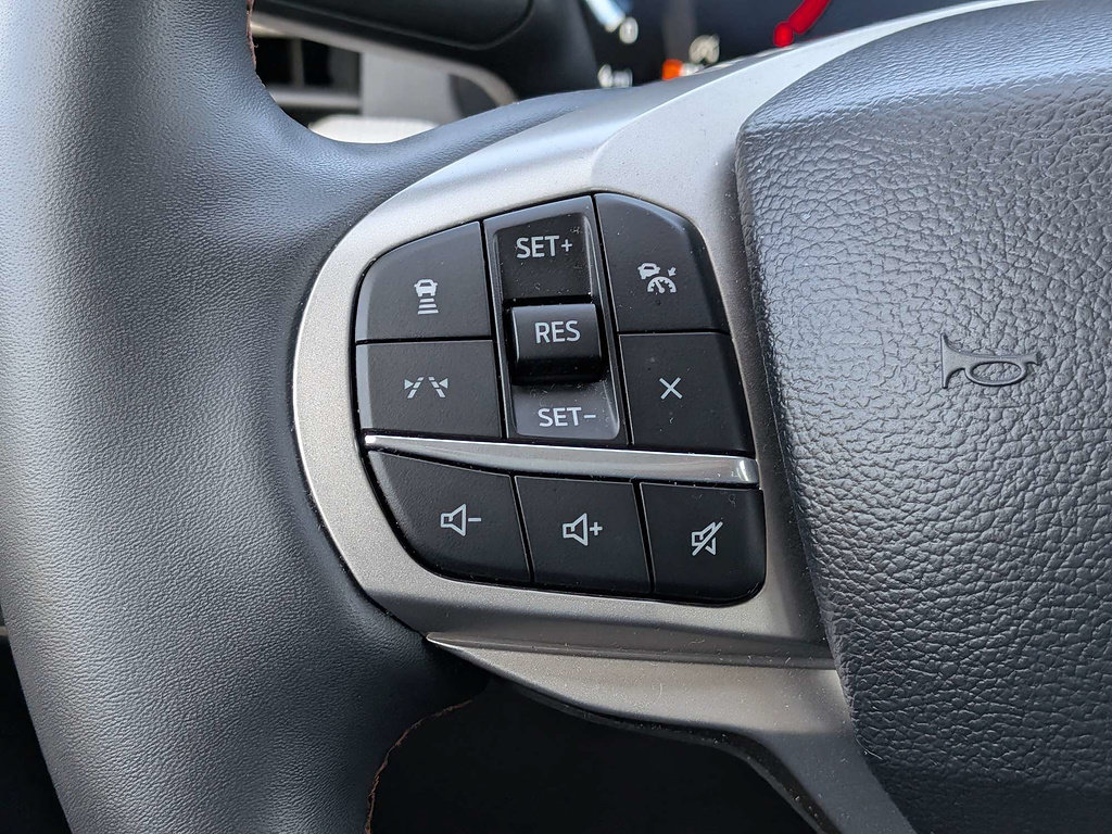 Used 2025 Ford Explorer Active RWD image 50