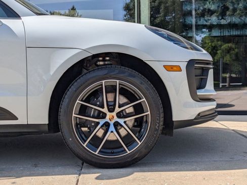 Certified 2025 Porsche Macan AWD/4WD image 11