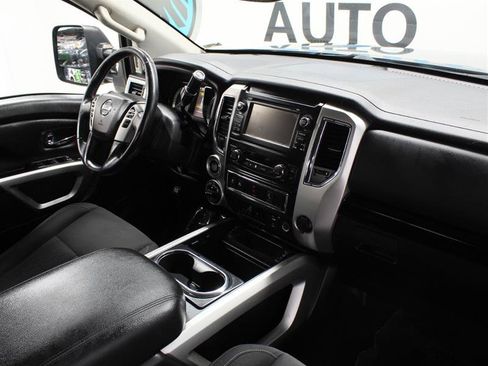 Used 2018 Nissan Titan SV w/ SV Convenience Package image 9