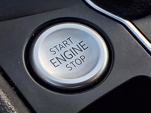 Used 2021 Volkswagen Atlas SE image 19