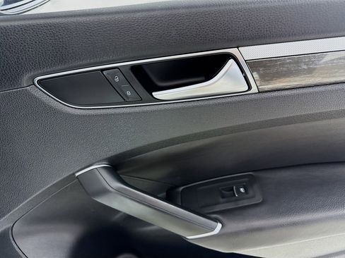 Used 2016 Volkswagen Passat 1.8T SE w/ Lighting Package image 31