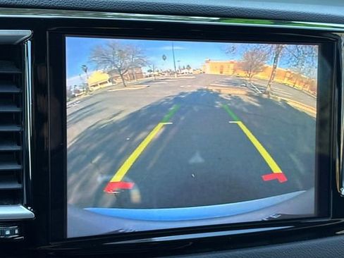 Used 2024 Chrysler Pacifica Touring-L image 23