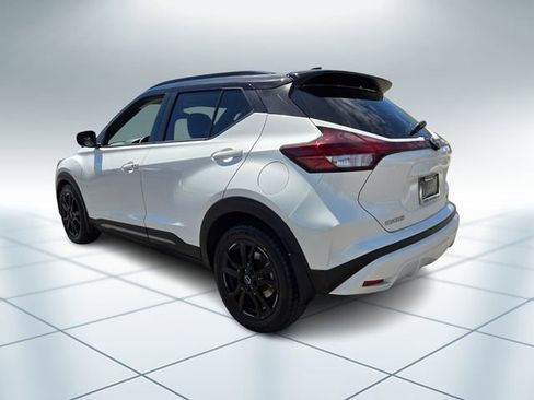 Used 2023 Nissan Kicks SR w/ SR Premium Package FWD image 8