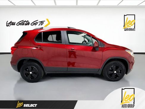 Used 2022 Chevrolet Trax LT w/ LT Convenience Package image 4