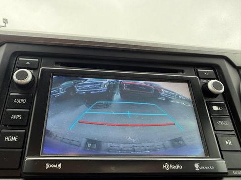 Used 2017 Toyota Tacoma SR5 AWD/4WD image 10