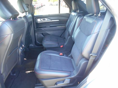 Used 2025 Ford Explorer ST AWD/4WD image 8