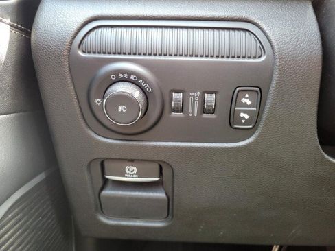 Used 2024 Jeep Wagoneer L Series II w/ Flexible Seating Group RWD image 18