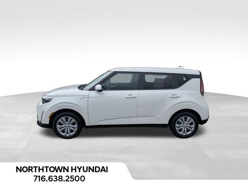 Used 2023 Kia Soul LX FWD image 2